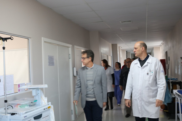 29082023 Gestores da Administração Central da Ebserh conhecem a estrutura do HUSM (1).JPG