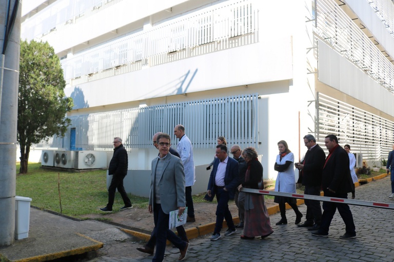 29082023 Gestores da Administração Central da Ebserh conhecem a estrutura do HUSM (21).JPG