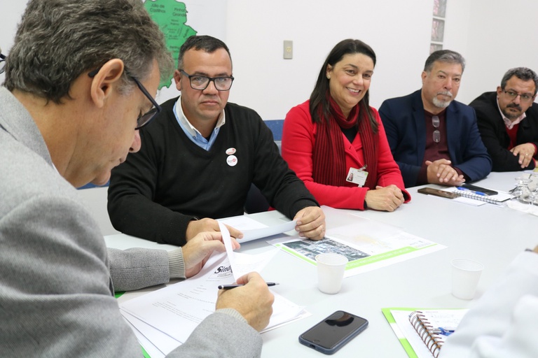 29082023 Reunião com Sindicato em visita ao HUSM (1).JPG