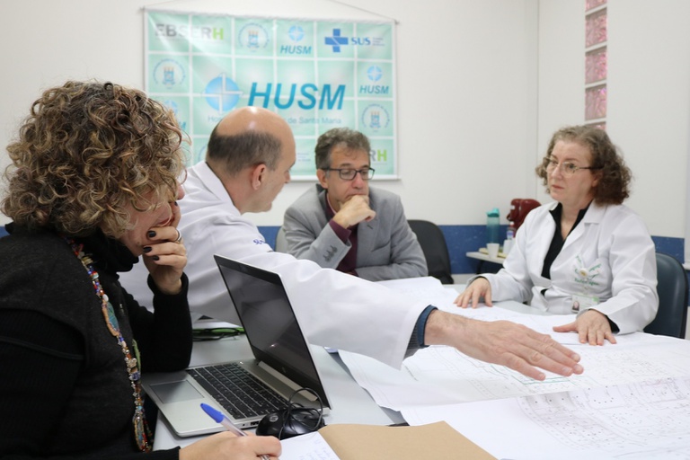 29082023 Reunião de gestão durante visita ao HUSM (10).JPG