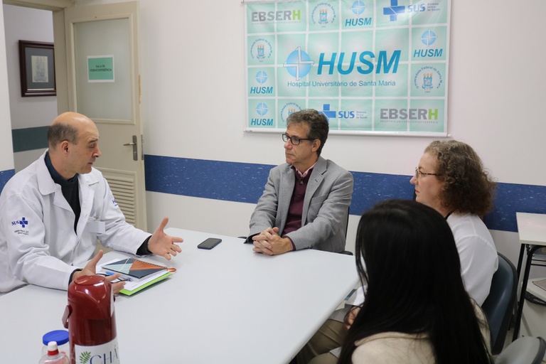 29082023 Reunião de gestão durante visita ao HUSM (5).JPG