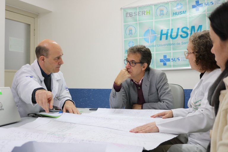 29082023 Reunião de gestão durante visita ao HUSM (8).JPG