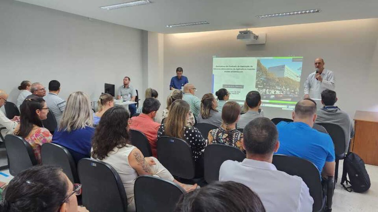 19052025 HUSM-UFSM firma contrato para aquisição de alimentos da agricultura familiar 7.jpg