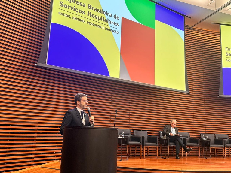 Presidente em exercício da Ebserh palestrou em Congresso da Abrahue