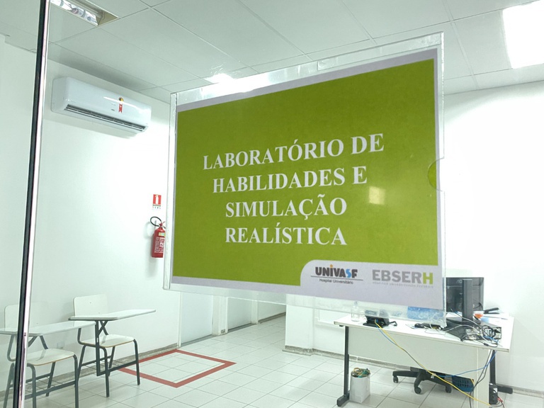 12072022 laboratorio multiusuario hu univasf 4.jpeg