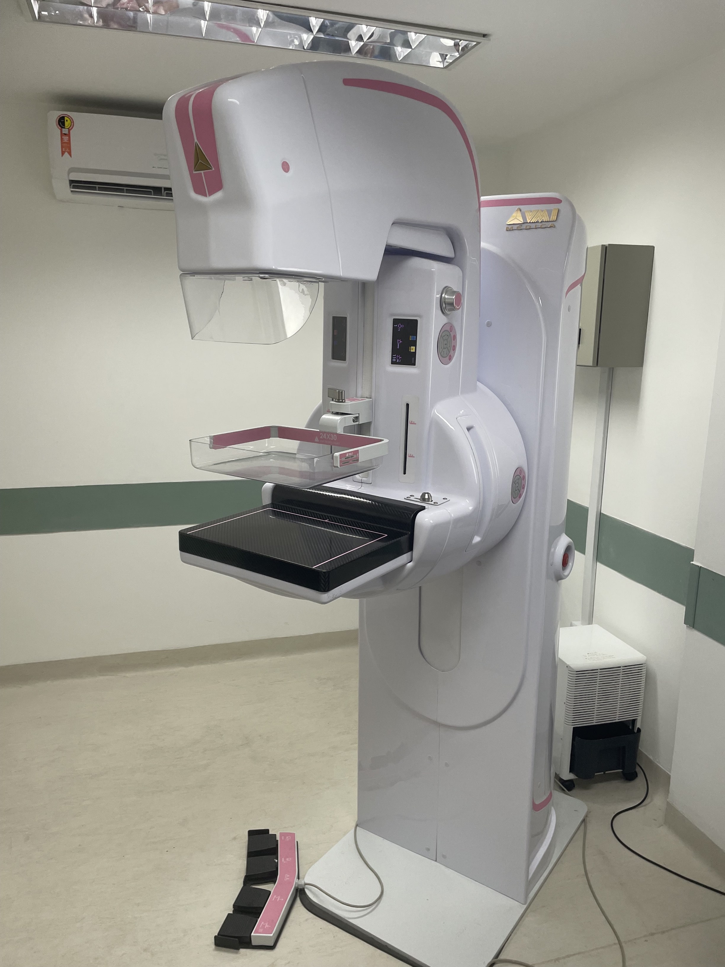 Novo mamógrafo da Maternidade Climério de Oliveira, da Universidade Federal da Bahia (MCO-UFBA/Ebserh).