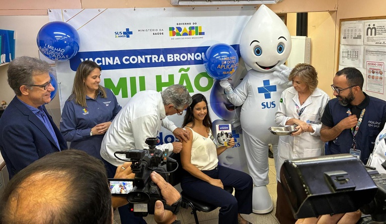 12052026 hubrasil ch-ufrj lançamento cartilha banco de leite (0a).jpg