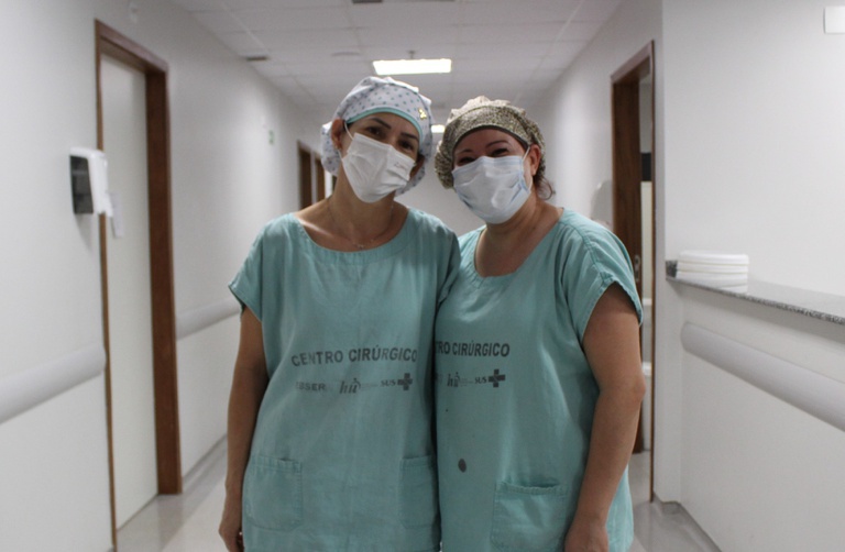 Maria de Fátima e Ana Carla, da equipe de Enfermagem Obstétrica do HU-UFGD