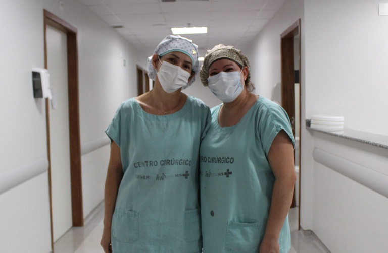Maria de Fátima e Ana Carla, da equipe de Enfermagem Obstétrica do HU-UFGD.jpeg
