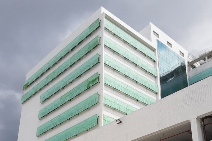 Implantado na zona centro-sul de Manaus, o novo espaço, que corresponde à segunda etapa de obras de ampliação do HUGV, soma mais de 14 mil m² de área construída