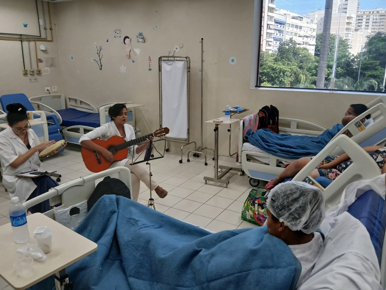 07082025 ebserh ch-ufrj musicoterapia 1.jpeg