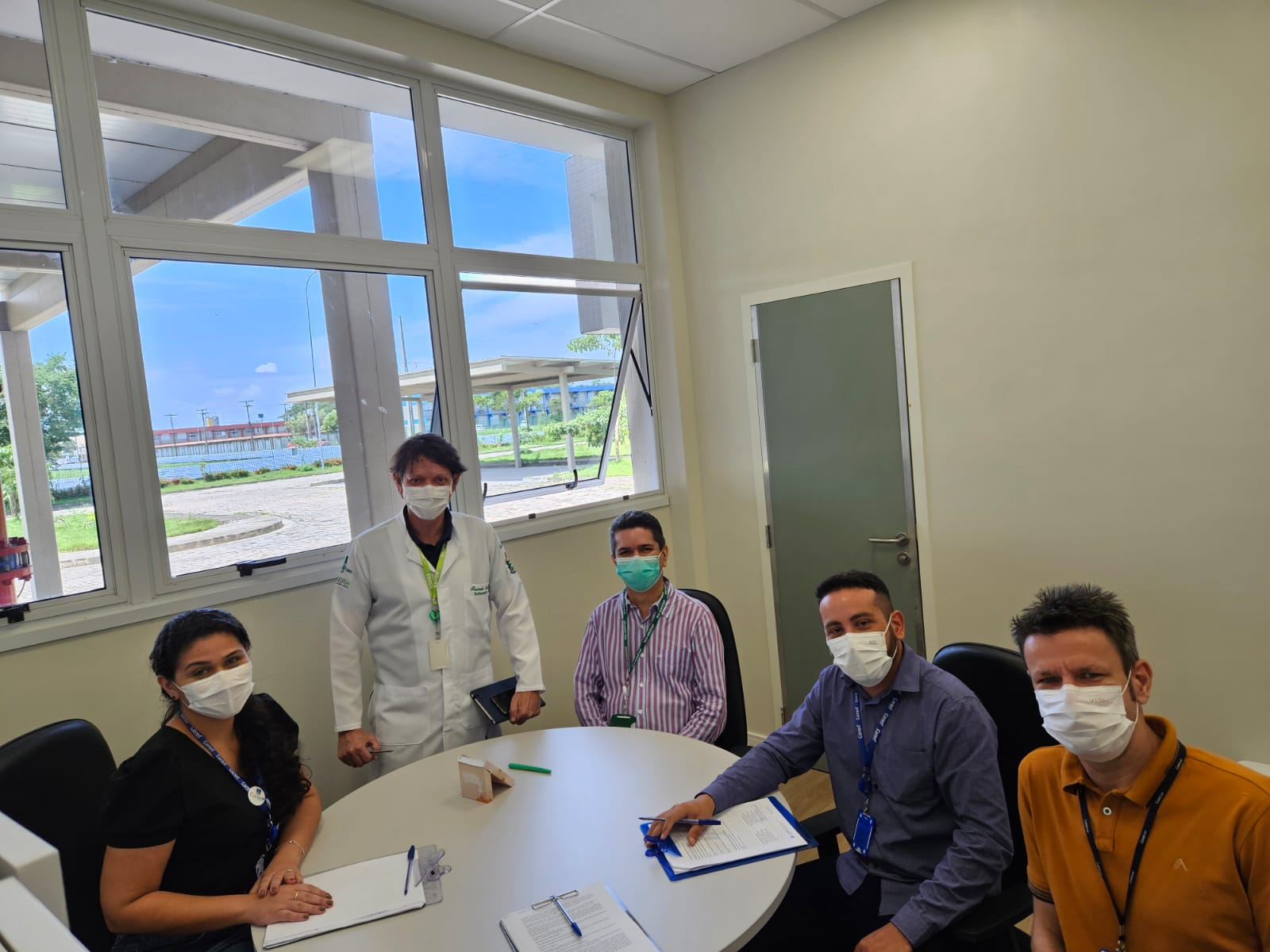 Ricardo Soletti (de jaleco) está colaborando na implantação do novato HU-Unifap 