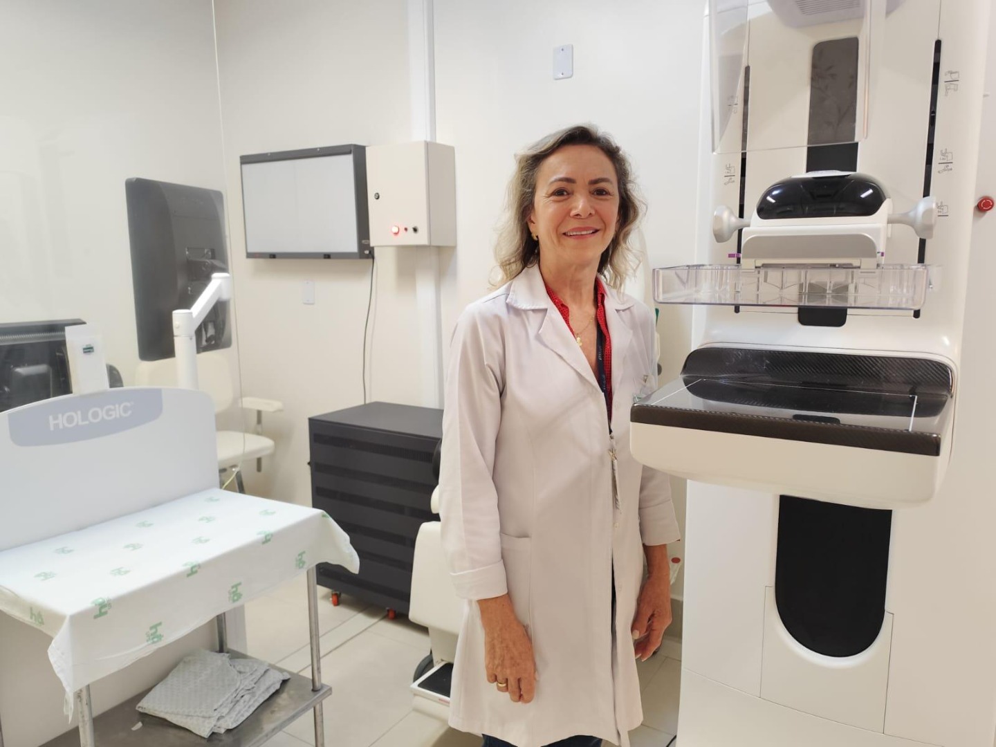 Maria de Lourdes Weber despediu-se após 42 anos transformando vidas na radiologia do HU-UFSC