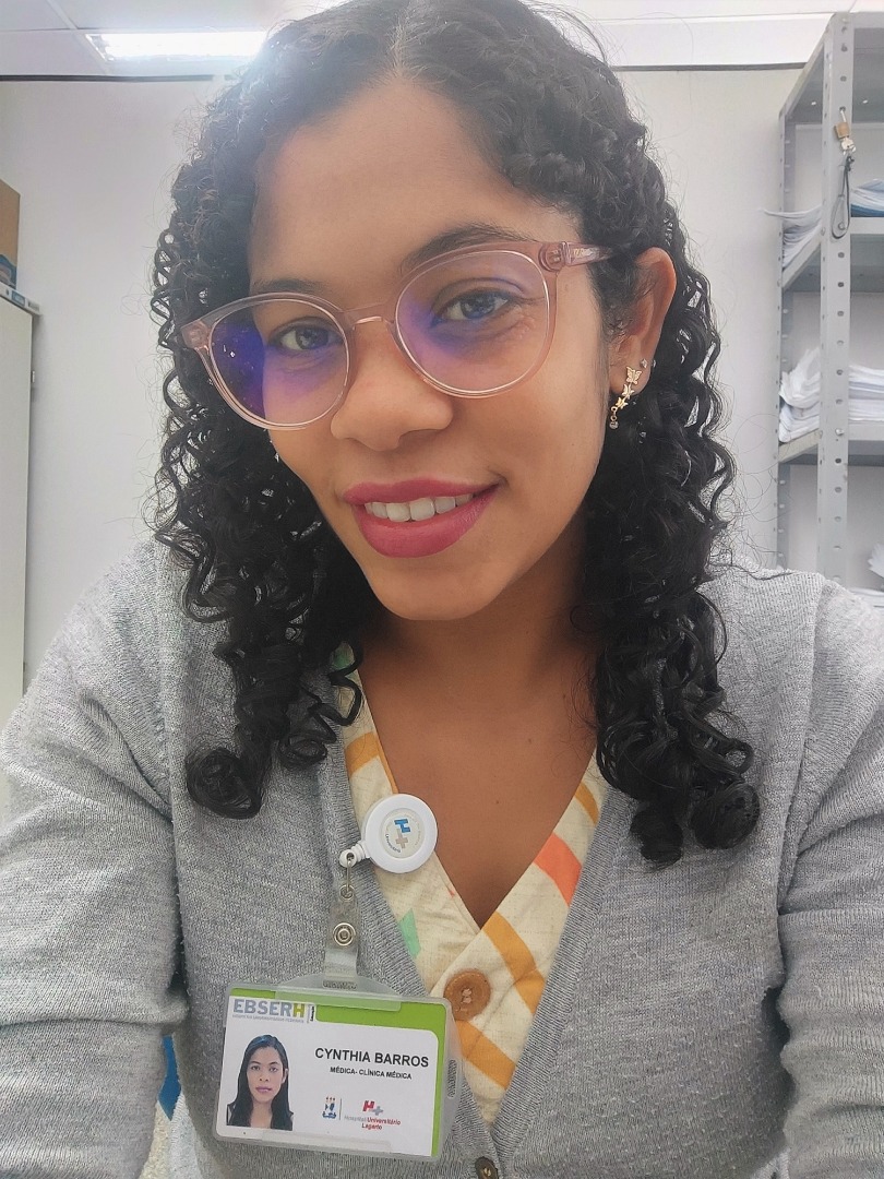 Cynthia Oliveira foi residente e hoje trabalha no HU-UFS/Ebserh