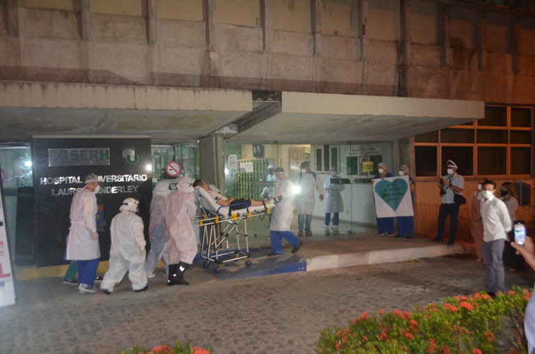 Chegada de pacientes ao HULW (153)_Easy-Resize.com.jpg