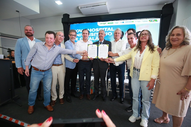 25022025 Acordo assinado para HU-UFCAT - foto Luis Fortes - MEC (1).jpg