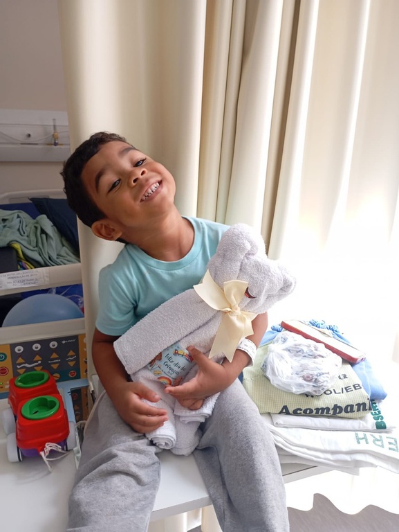 03 Toalhas em forma de animais alegram o dia de pacientes mirins no Huol.jpg