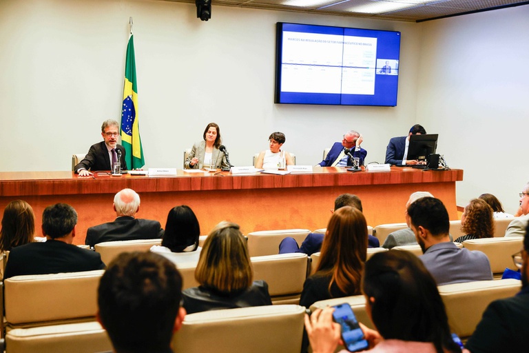 29102024 ebserh seminário farmacêutica câmara deputados (5).jpg