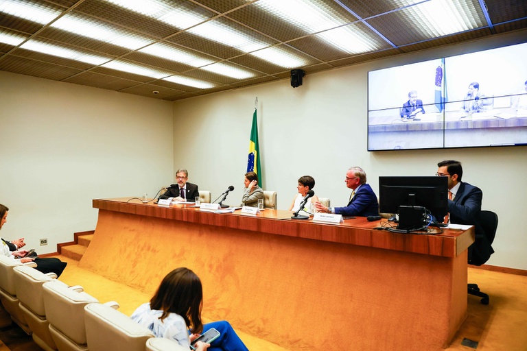 29102024 ebserh seminário farmacêutica câmara deputados.jpg