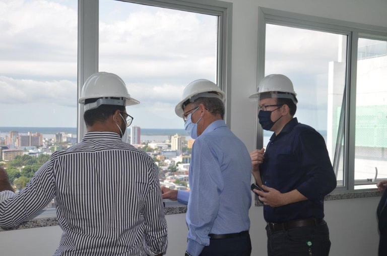 Visita do presidente da Rede Ebserh ao HUGV (1).jpg