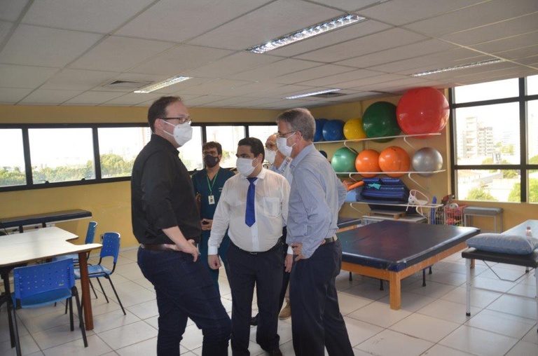 Visita do presidente da Rede Ebserh ao HUGV (15).jpg