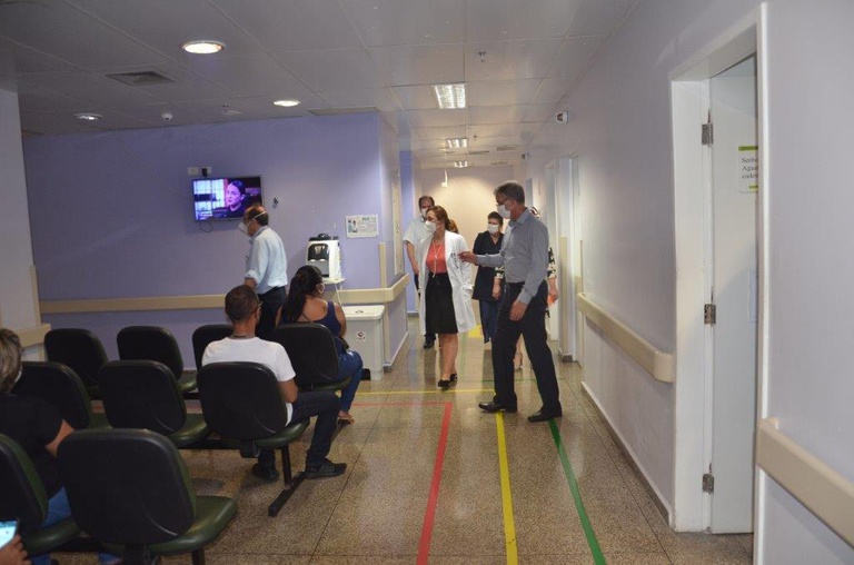 Visita do presidente da Rede Ebserh ao HUGV (5).jpg