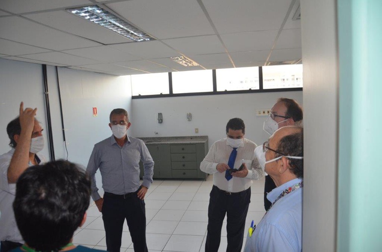 Visita do presidente da Rede Ebserh ao HUGV (7).jpg