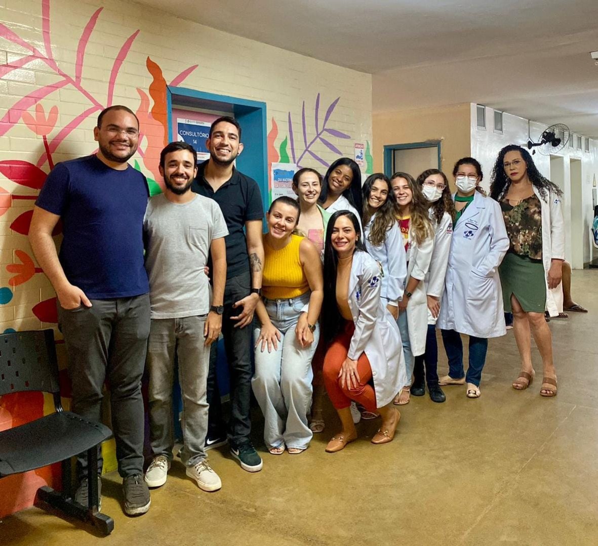 Equipe do espaço trans, estagiários de psicologia e residentes de psiquiatria no Hupaa-UFAL 