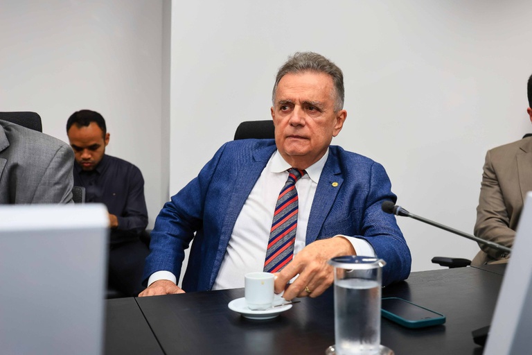 01042025 ebserh hu-ufdpar bancada apre (24).jpg