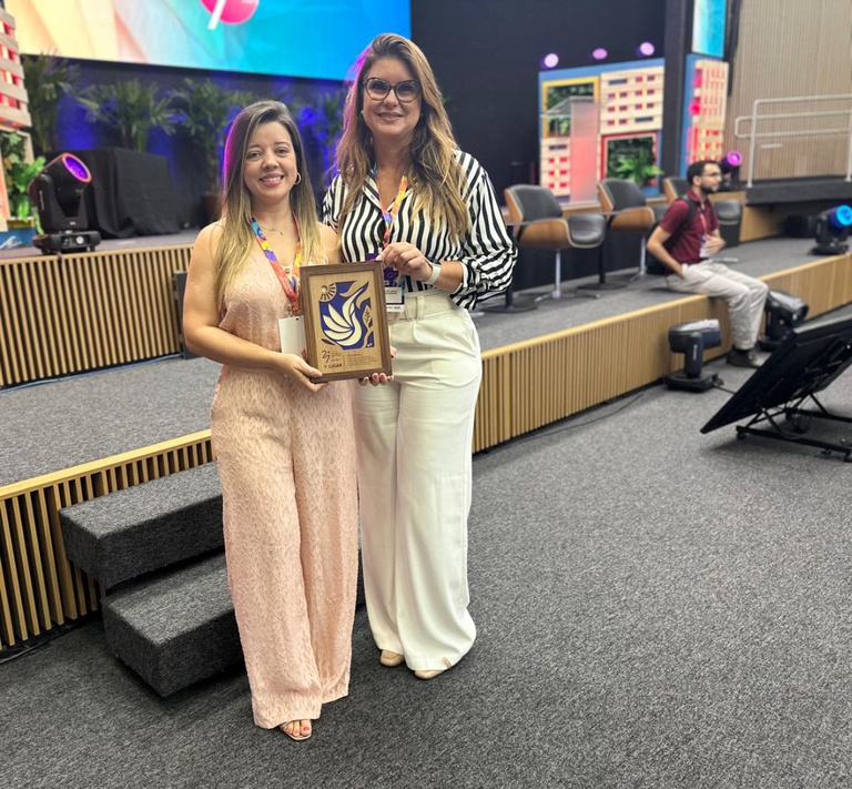 Jackeline Agrizzi (esquerda) e Izabella Soares de Oliveira (direita)