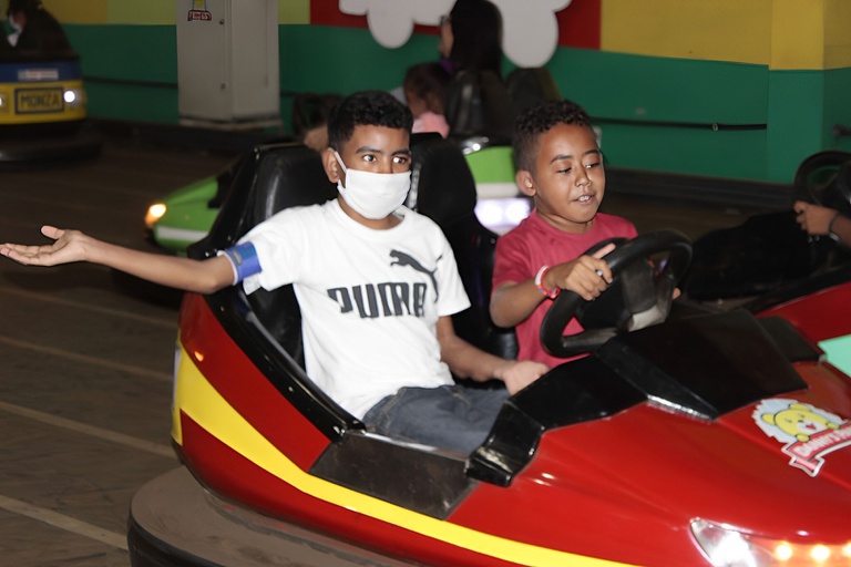 Crianças passeio park hu-ufma (1)- o de branco é o Maurício- personagem da matéria.jpg