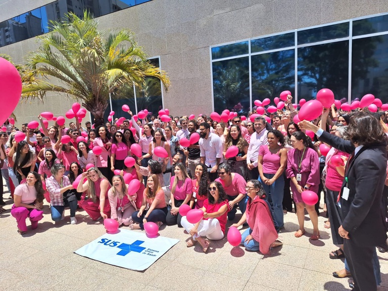 24102023 outubro rosa ebserh sede (1).jpeg