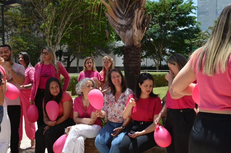 24102023 outubro rosa ebserh sede (12).jpg