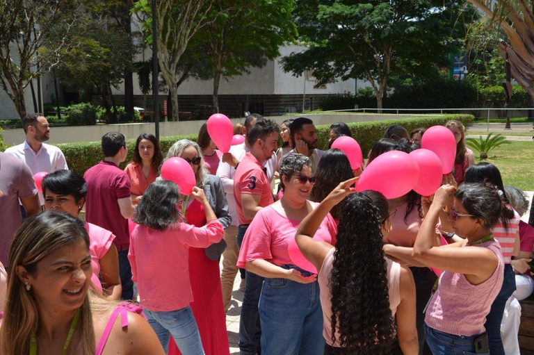 24102023 outubro rosa ebserh sede (15).jpg