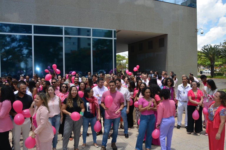 24102023 outubro rosa ebserh sede (18).jpg