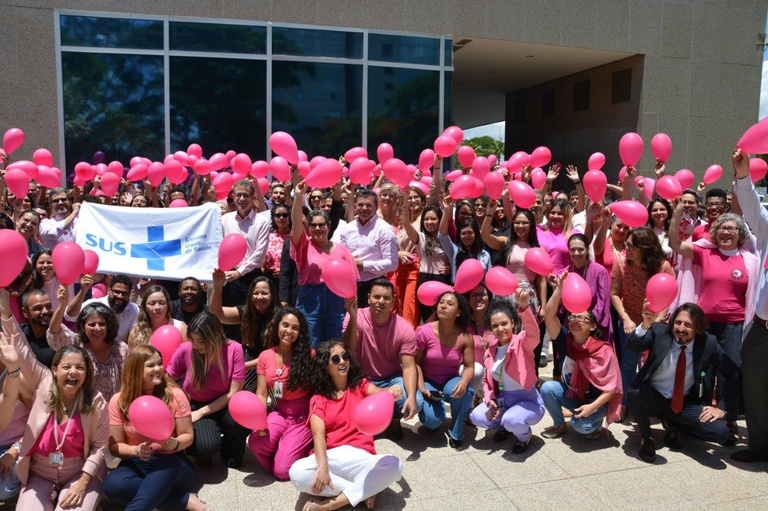 24102023 outubro rosa ebserh sede (27).jpg