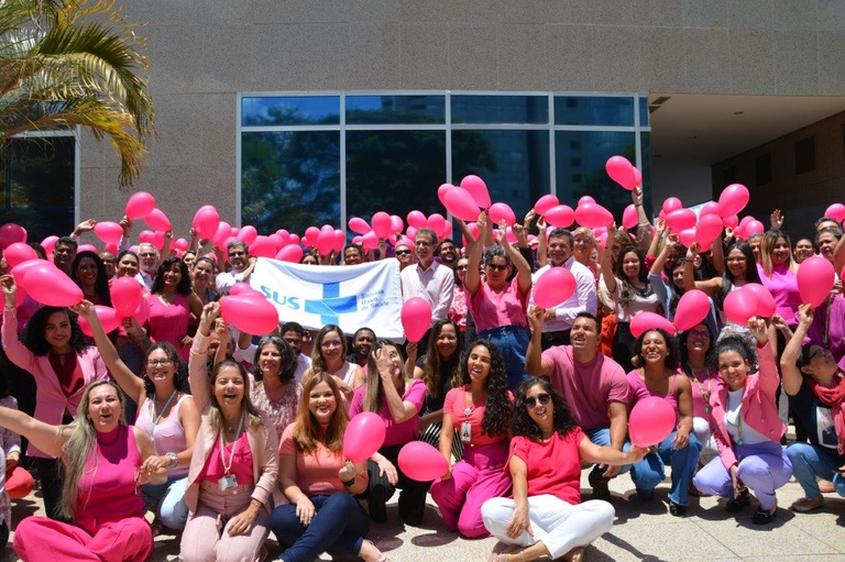 24102023 outubro rosa ebserh sede (29).jpg