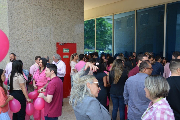 24102023 outubro rosa ebserh sede (3).jpg