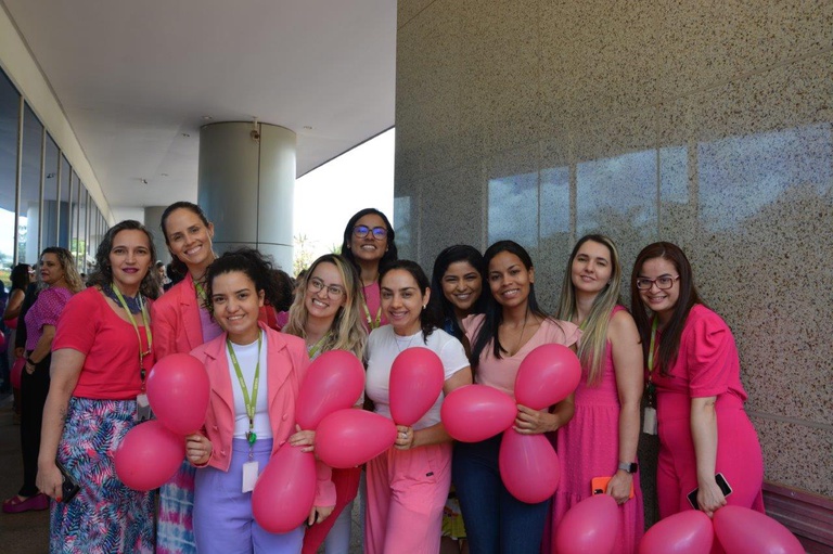 24102023 outubro rosa ebserh sede (47).jpg