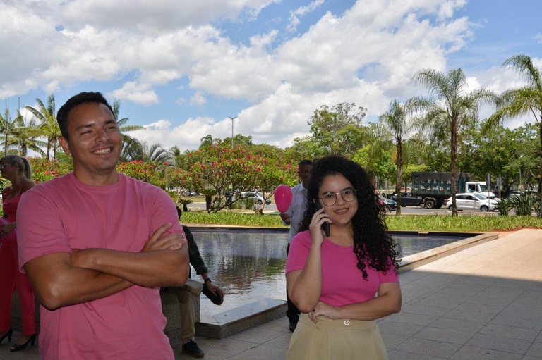 24102023 outubro rosa ebserh sede (6).jpg