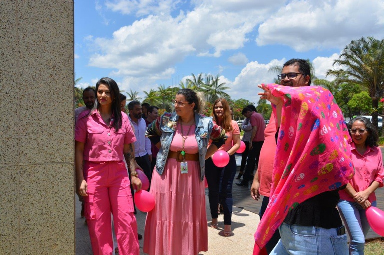 24102023 outubro rosa ebserh sede (7).jpg