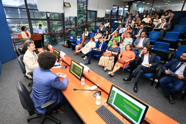 17122024 ebserh lançamento 2 vol revista jurídica (0).jpg