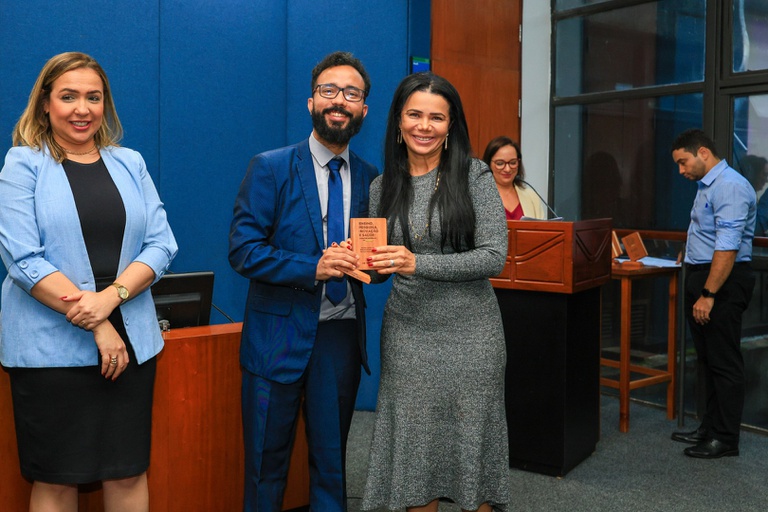 17122024 ebserh lançamento 2 vol revista jurídica (15).jpg