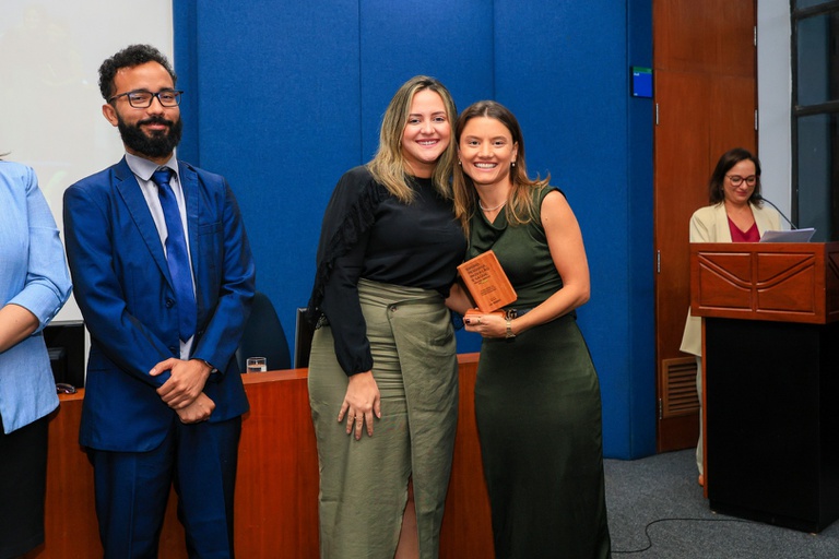 17122024 ebserh lançamento 2 vol revista jurídica (18).jpg