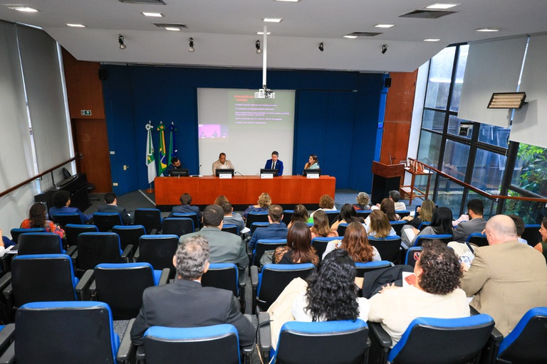 17122024 ebserh lançamento 2 vol revista jurídica (8).jpg