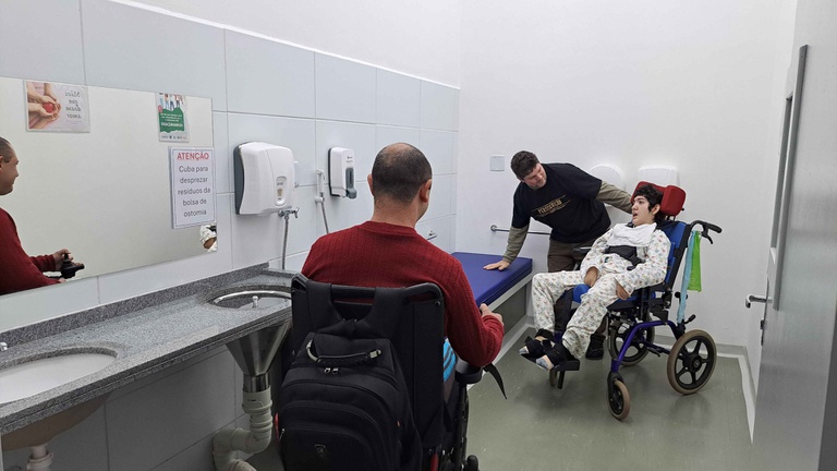 Fraldário com acessibilidade no HUSM beneficia pacientes e acompanhantes.