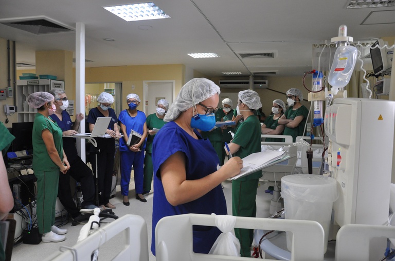 01 Visitas multi na UTI do HUWC.JPG