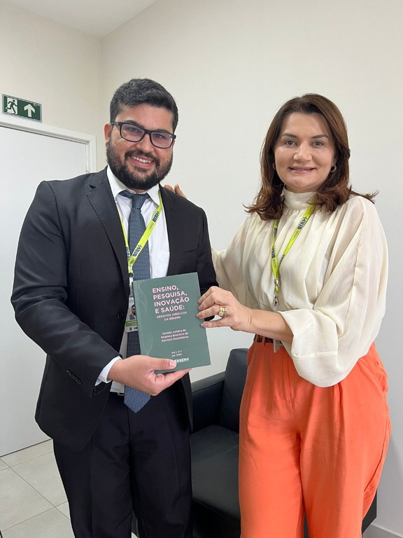 À Superintendente do HUJB-UFCG , Ana Paula Oliveira da Silva.jfif