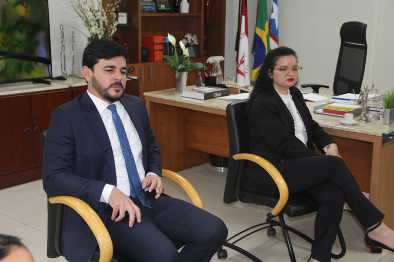 À Superintendente do HU-UFMA, Joyce Santos Lages e à Presidente do TRT16R - Desembargadora Márcia Andrea 4.jpeg