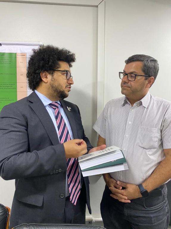 Ao Superintendente do HC-UFU, André Luiz de Oliveira 2.jpg